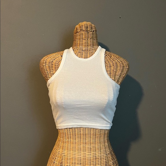 white tank - Picture 3 of 7